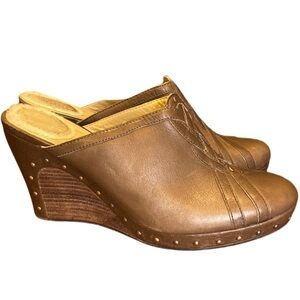 Ugg Australia Abigail chocolate Brown Leather Clogs Wedge Sandals Studded Sz 10